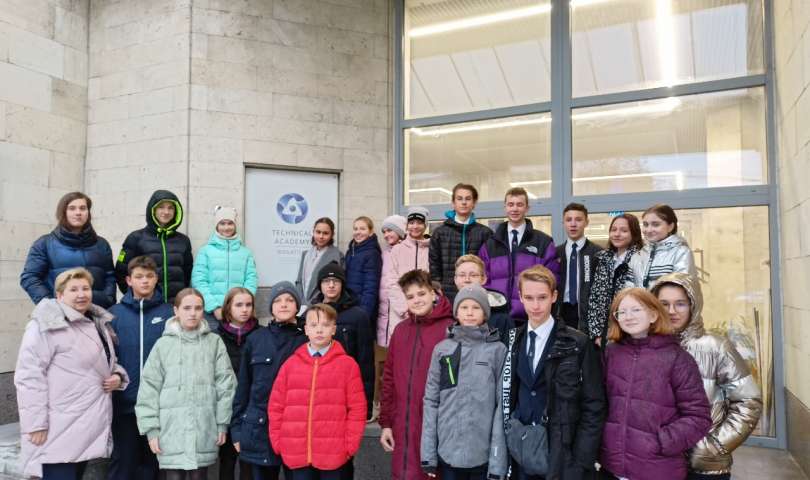 Ученики 7.2 класса совершили  экскурсионную поездку в Информационный центр по Атомной энергии